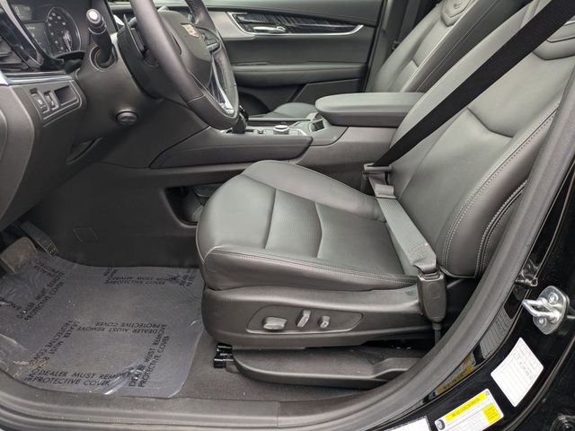 Used 2025 Cadillac XT6 Premium Luxury image 12