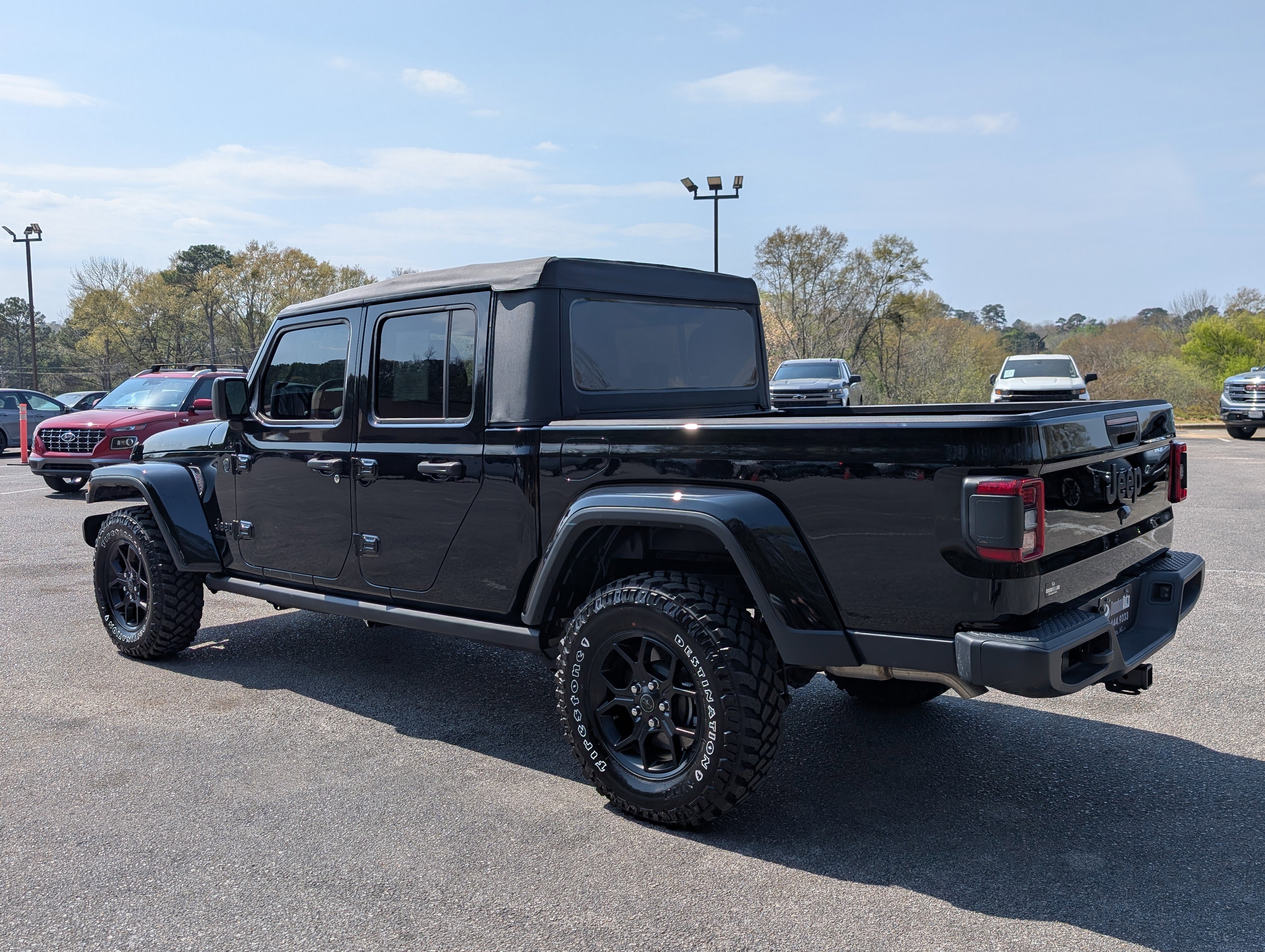 Used 2025 Jeep Gladiator Willys image 7