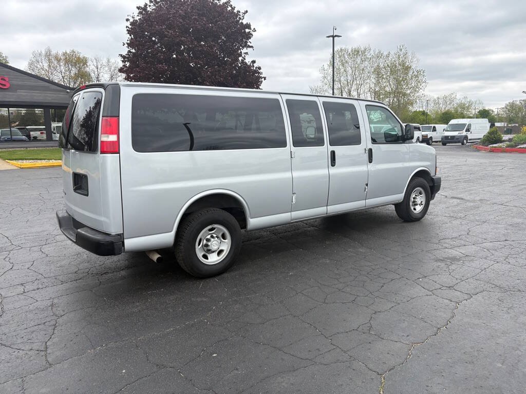 Used 2017 Chevrolet Express 3500 LS RWD image 7