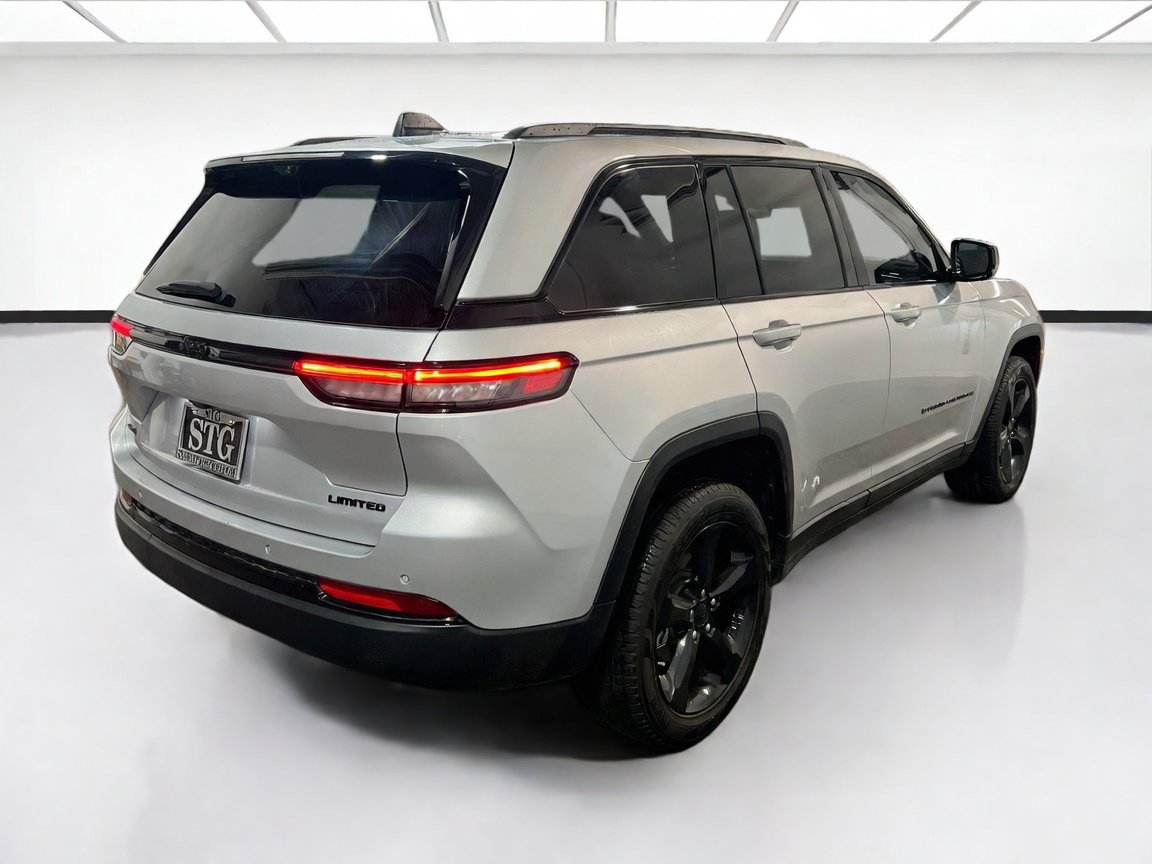Used 2025 Jeep Grand Cherokee Limited w/ Luxury Tech Group II AWD/4WD image 4