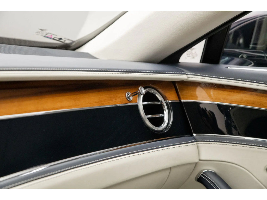 Certified 2023 Bentley Flying Spur V8 AWD/4WD image 29