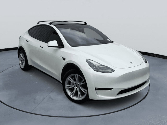 Used 2024 Tesla Model Y Long Range AWD/4WD image 3