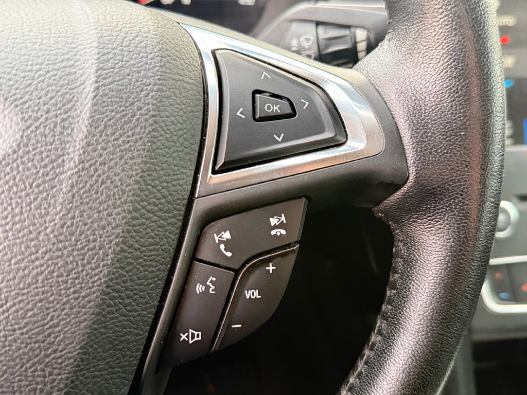 Used 2018 Ford Fusion SE w/ Equipment Group 201A FWD image 15