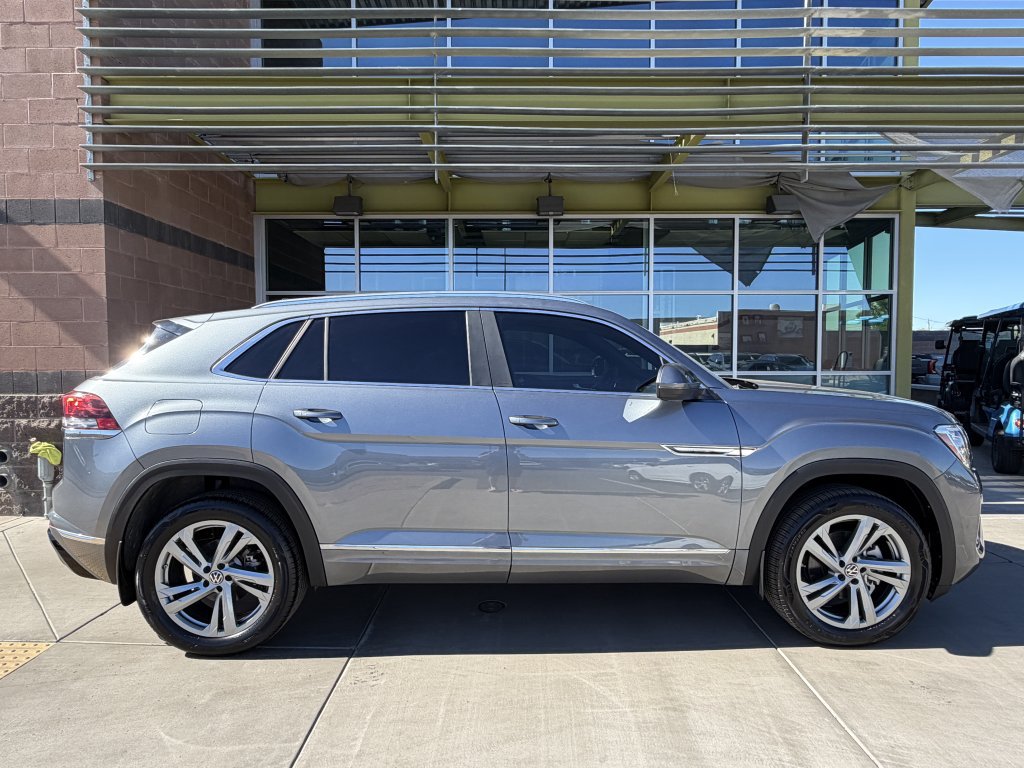 Used 2024 Volkswagen Atlas Cross Sport SEL R-Line AWD/4WD image 9