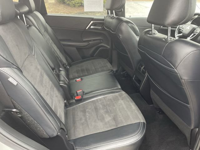 Used 2024 Mitsubishi Outlander SE image 15