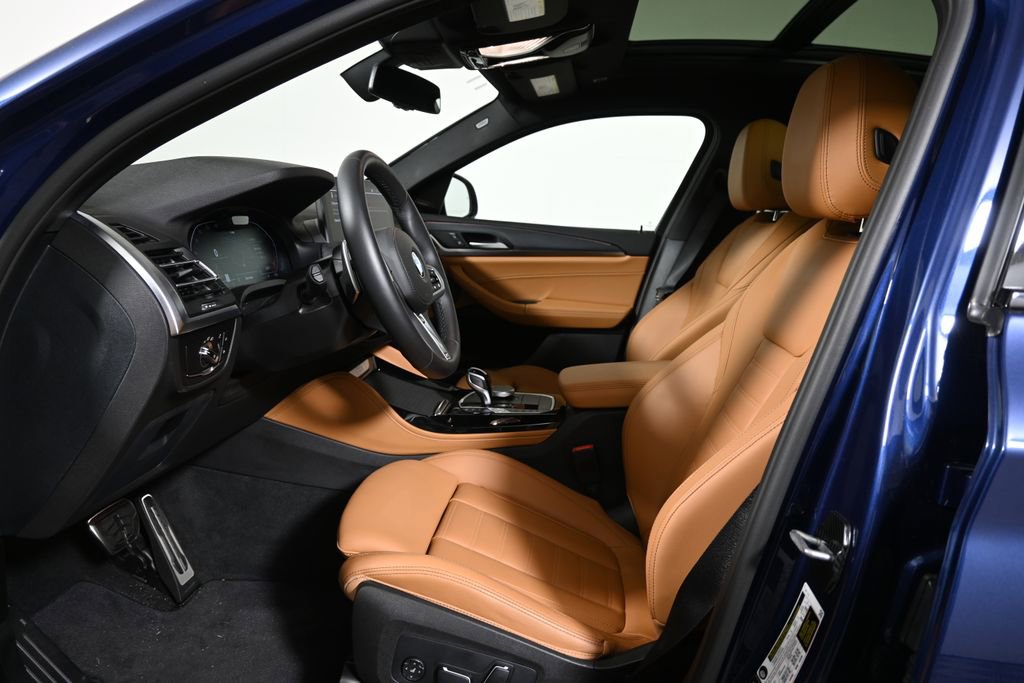 Used 2025 BMW X4 xDrive30i AWD/4WD image 3