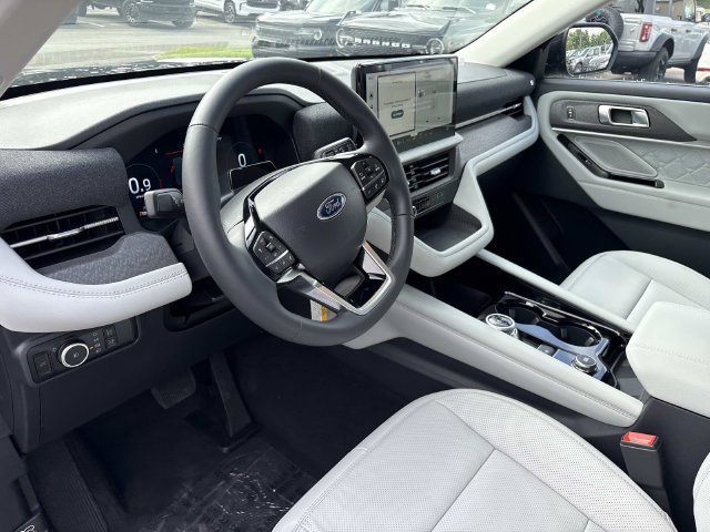 New 2026 Ford Explorer Platinum w/ LUX Leather Package AWD/4WD image 25