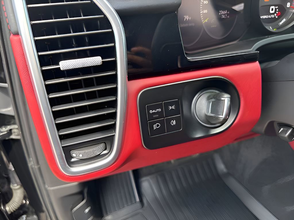 Used 2023 Porsche Cayenne Turbo S image 25