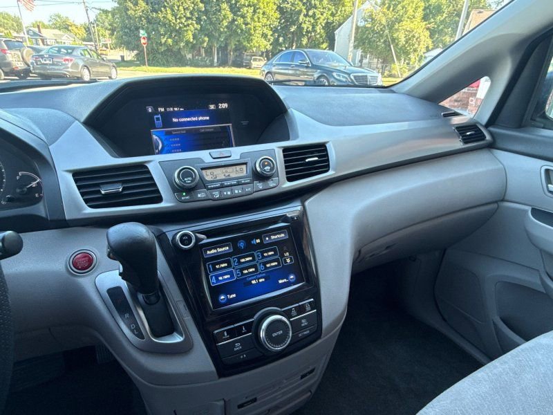 Used 2016 Honda Odyssey SE image 24