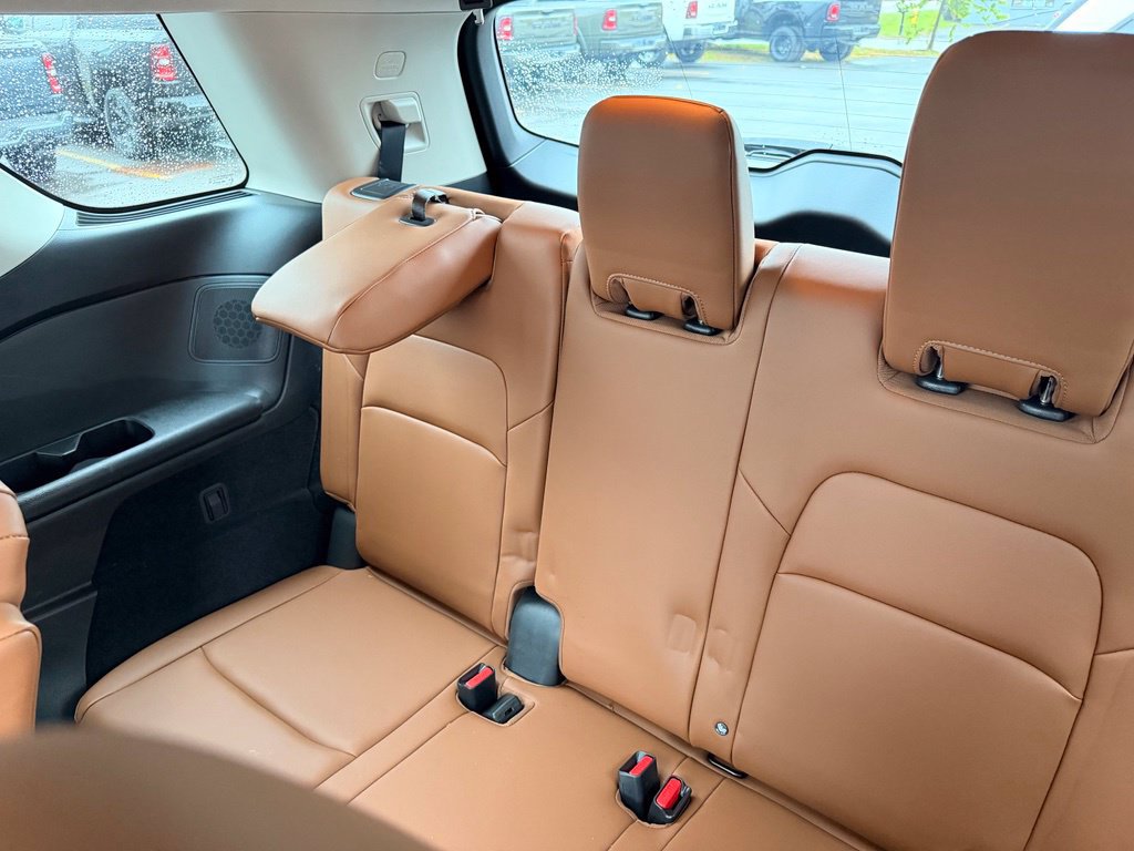 Used 2024 Nissan Pathfinder Platinum AWD/4WD image 19