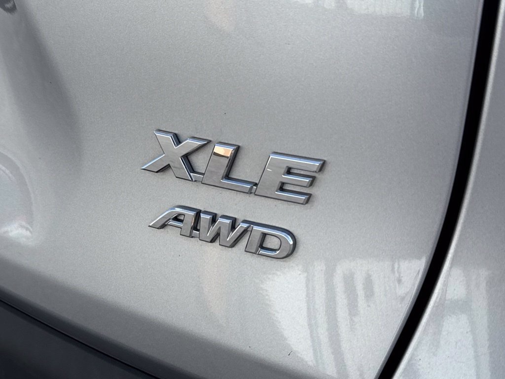 Used 2020 Toyota RAV4 XLE w/ Convenience Package AWD/4WD image 10