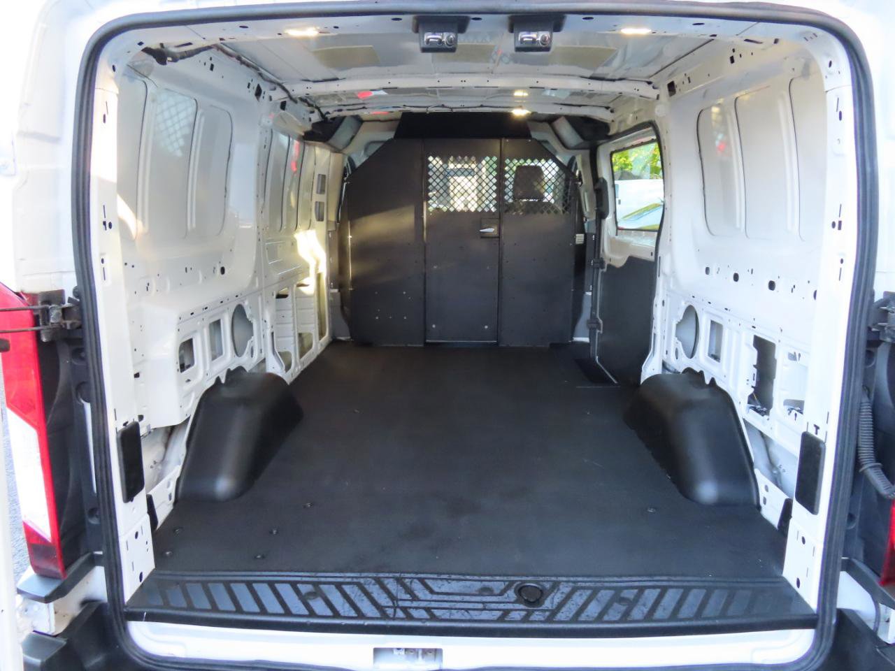 Used 2015 Ford Transit 150 130 Low Roof RWD image 21
