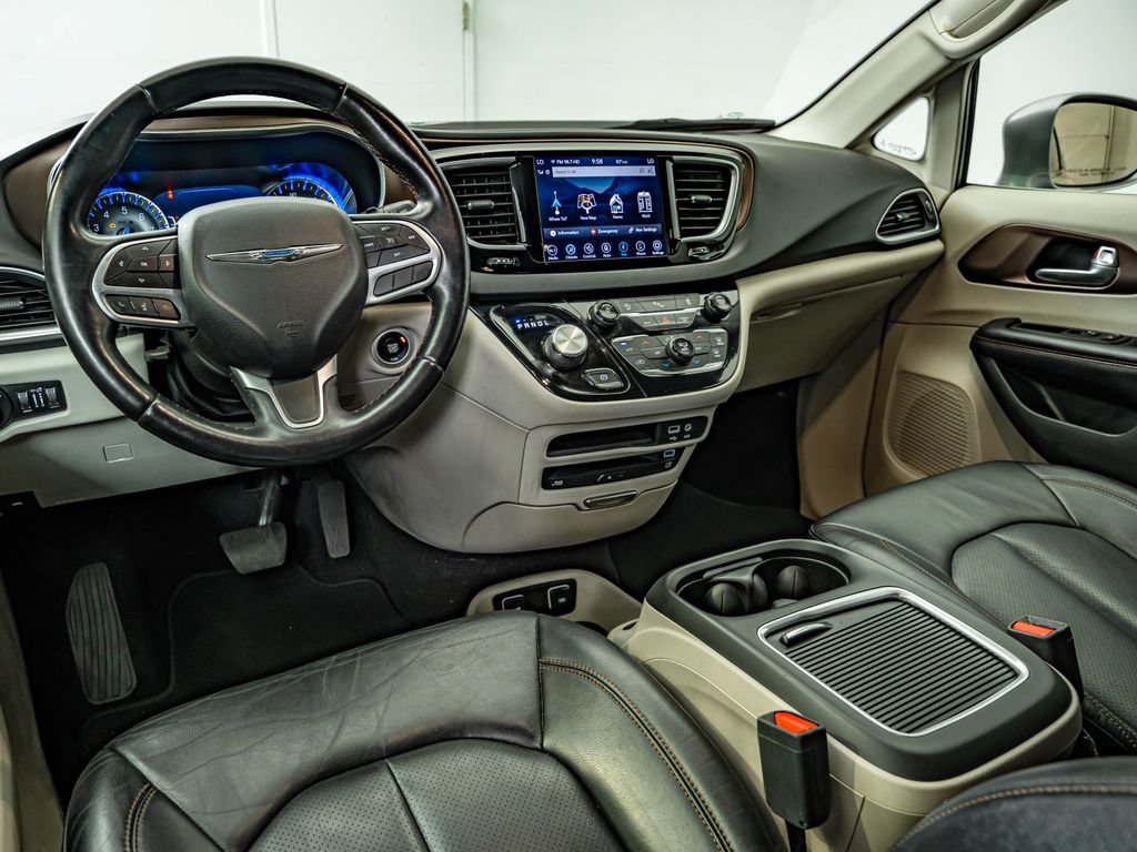 Used 2018 Chrysler Pacifica Touring-L Plus w/ Tire & Wheel Group FWD image 31