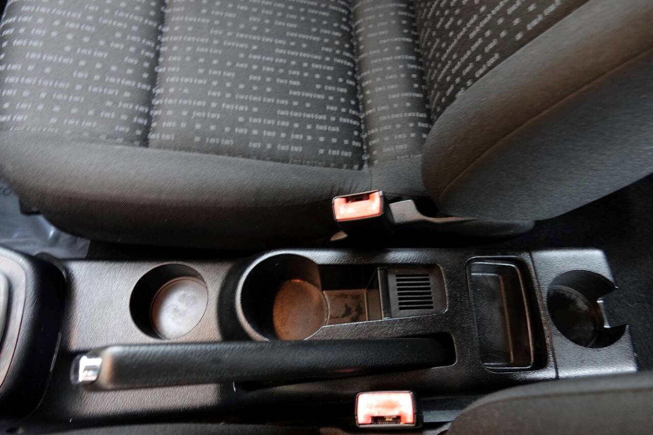 Used 2005 Volkswagen Golf GL image 50