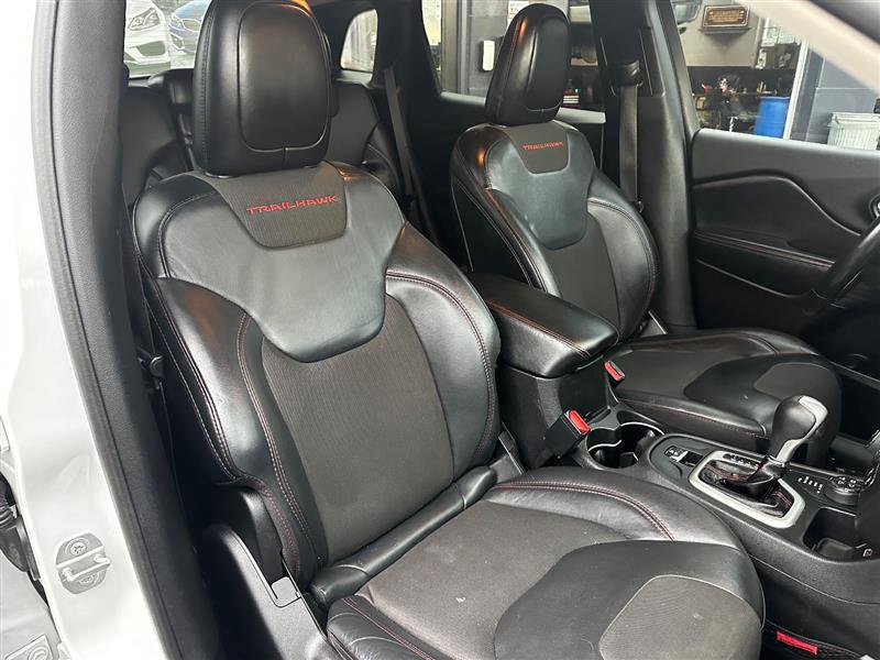 Used 2016 Jeep Cherokee Trailhawk AWD/4WD image 16