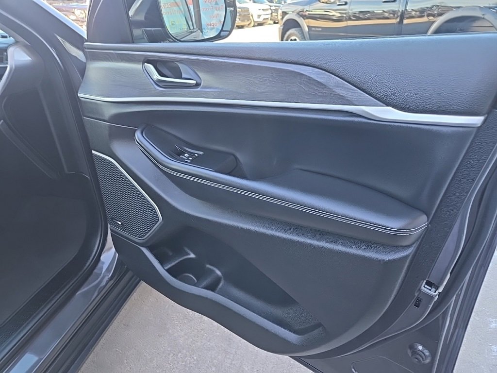 Used 2022 Jeep Grand Cherokee Limited 4xe w/ Luxury Tech Group II image 82