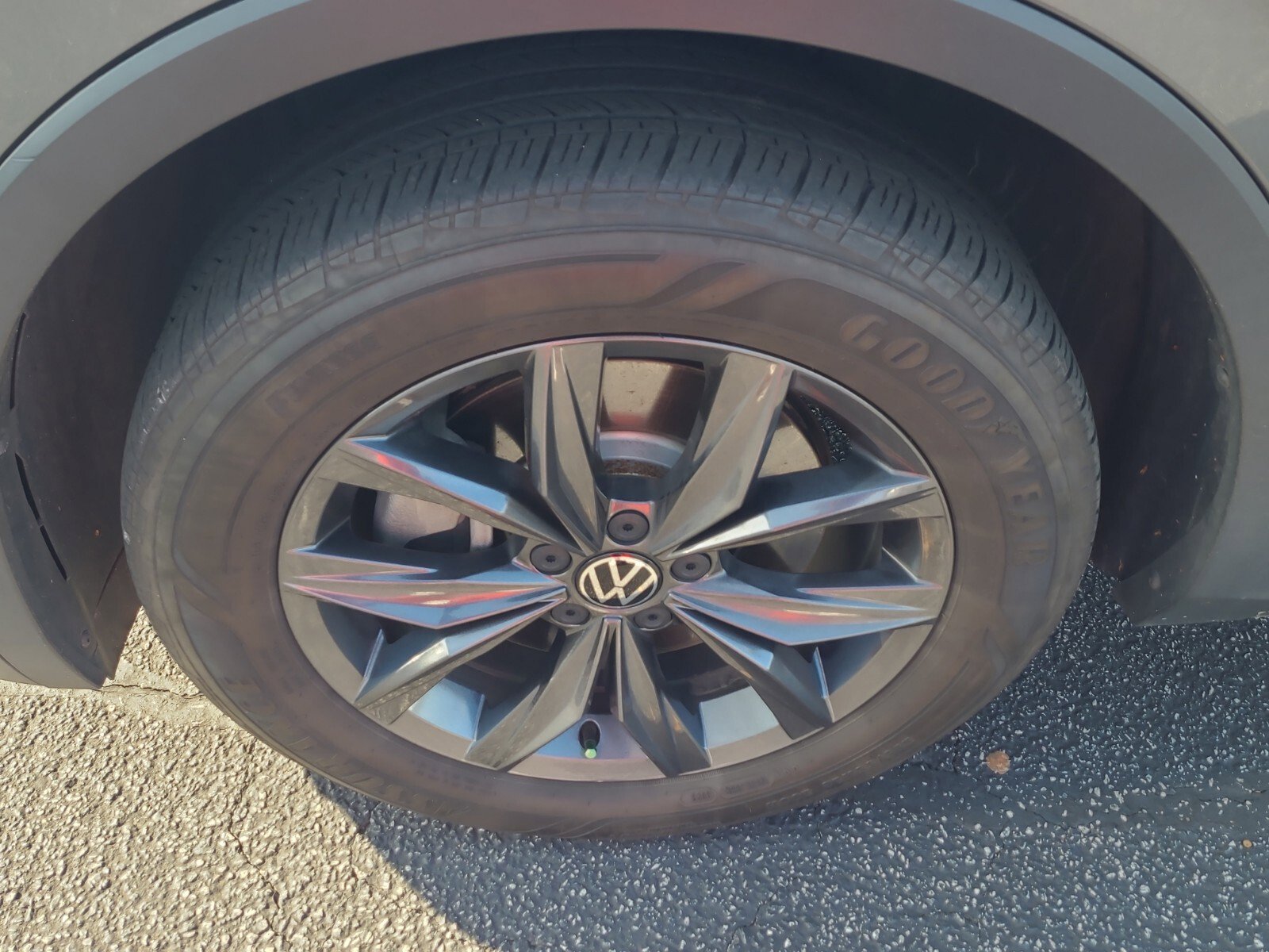 Used 2023 Volkswagen Tiguan SE image 9