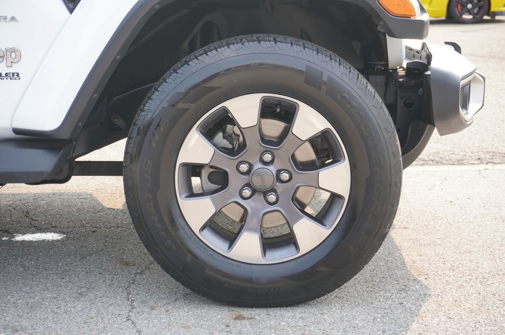 Used 2018 Jeep Wrangler Unlimited Sahara AWD/4WD image 13