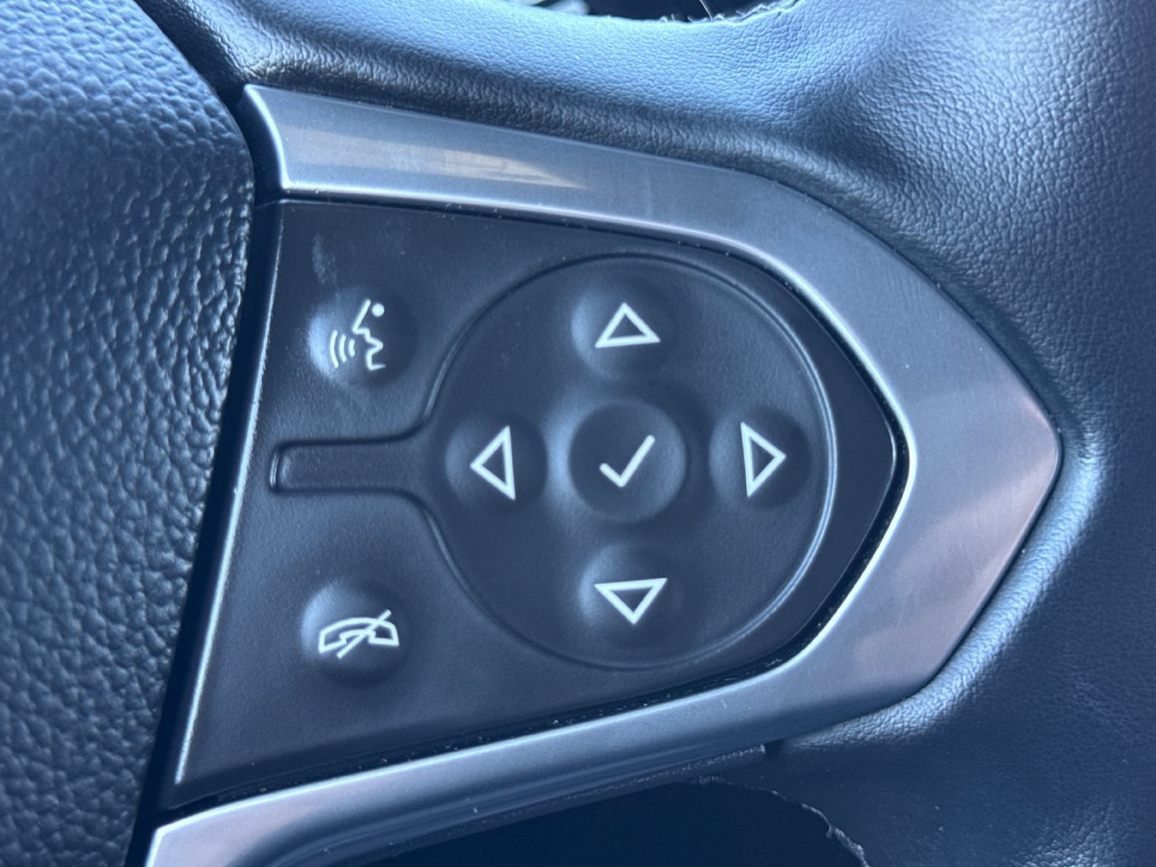 Used 2023 Chevrolet Traverse LT w/ LPO, Floor Liner Package AWD/4WD image 29