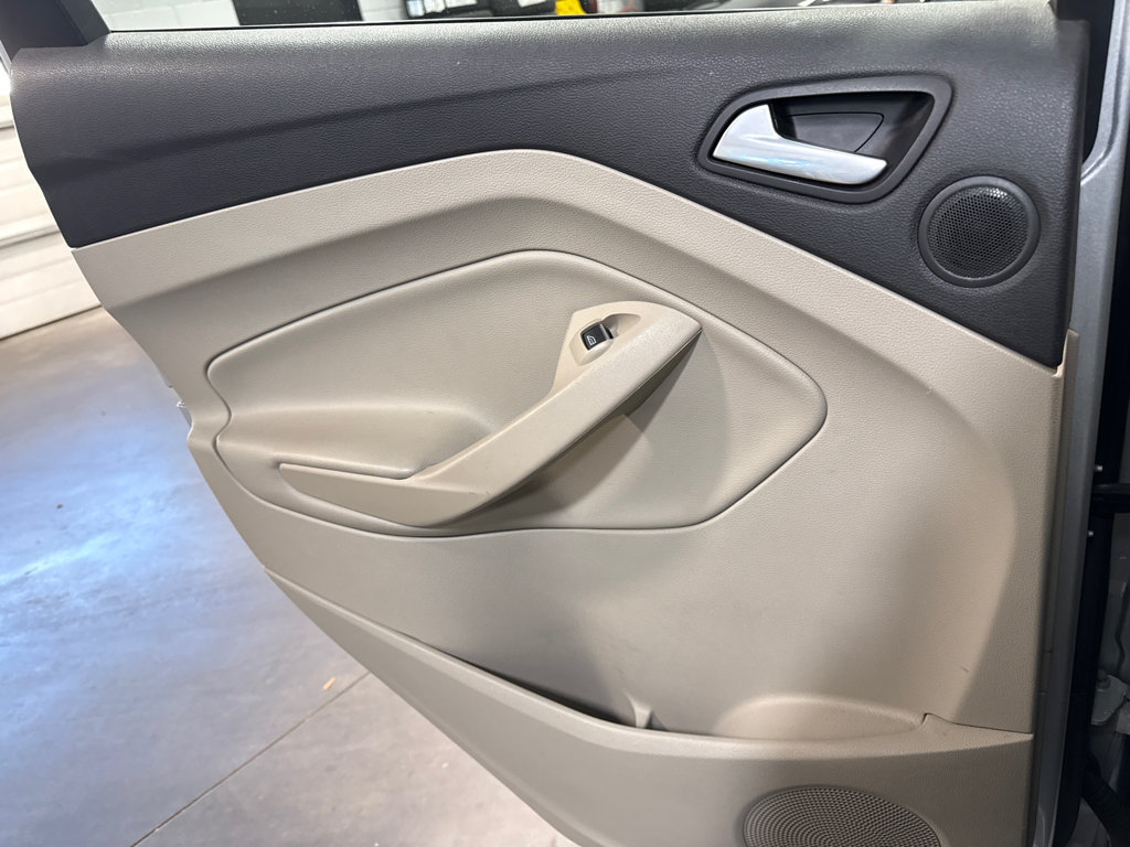 Used 2013 Ford C-MAX SEL FWD image 13