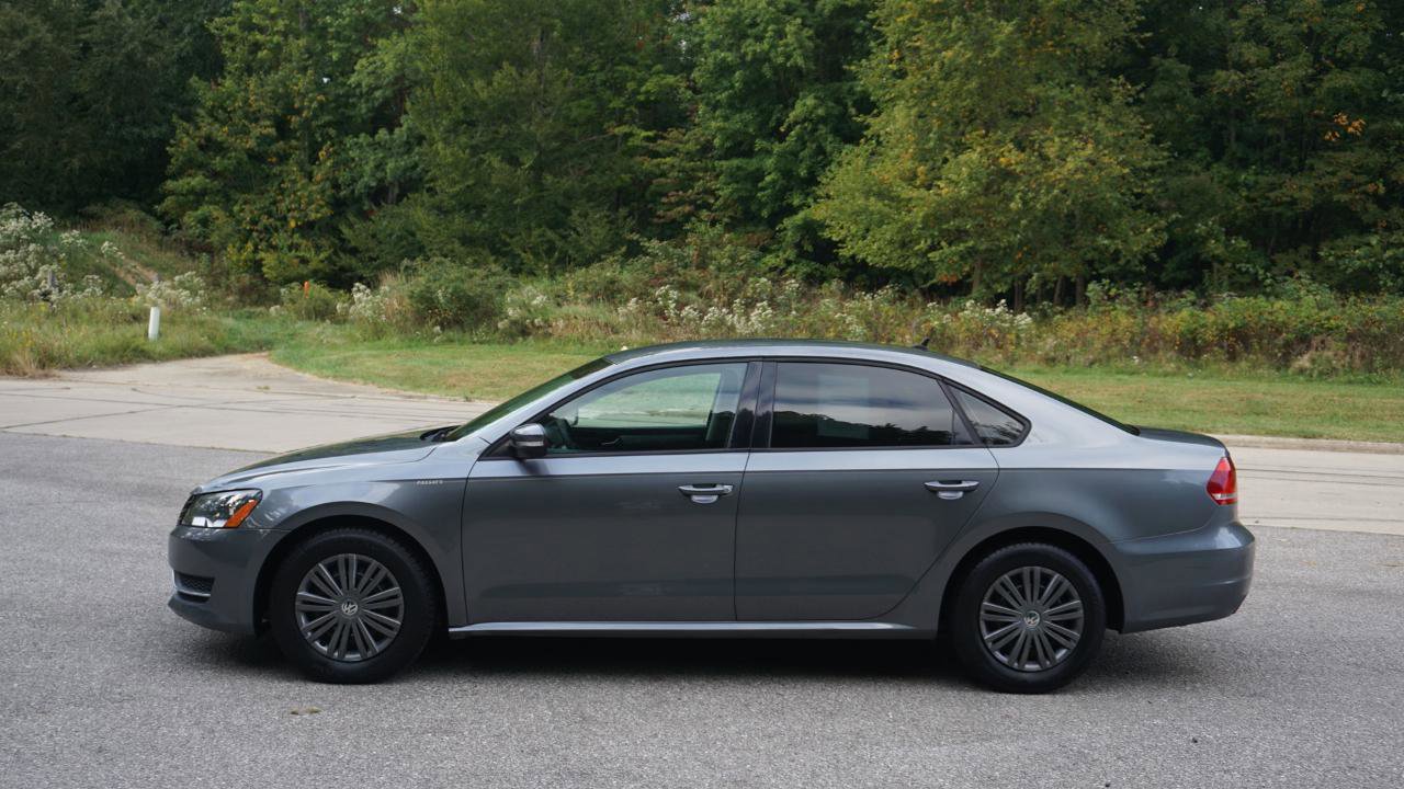 Used 2015 Volkswagen Passat 1.8T S FWD image 2