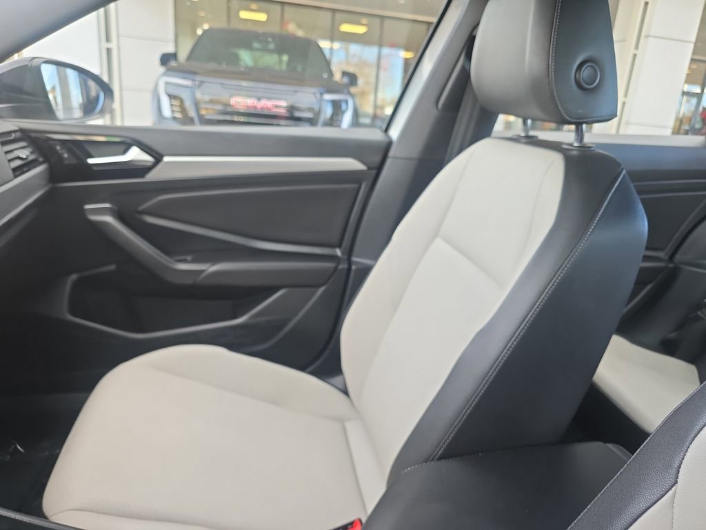 Used 2019 Volkswagen Jetta R-Line w/ R-Line Cold Weather Package image 24