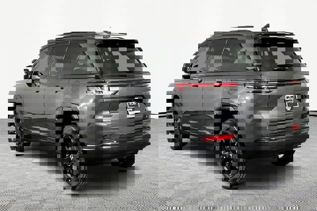 New 2025 Jeep Grand Cherokee Altitude image 4