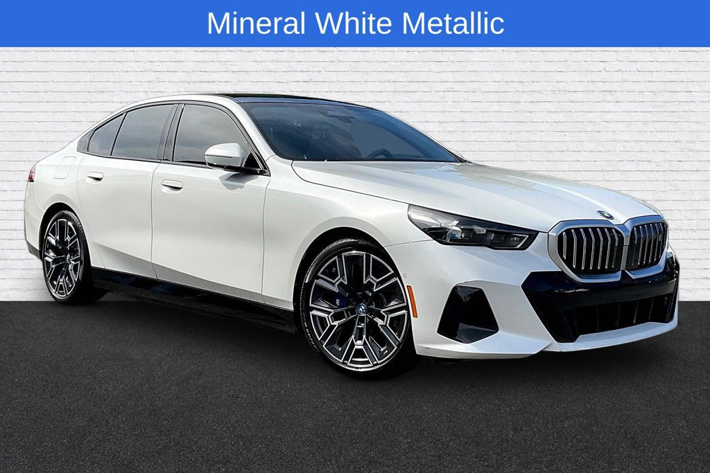 Used 2024 BMW i5 eDrive40i w/ Executive Package RWD image 3