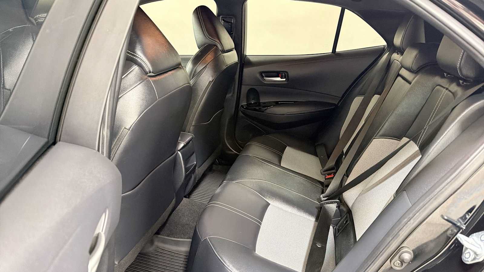 Used 2021 Toyota Corolla XSE FWD image 23