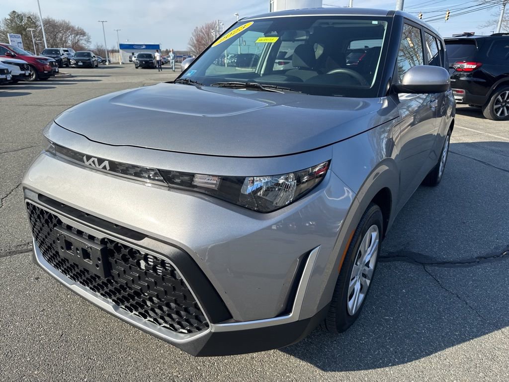 Used 2023 Kia Soul LX image 3