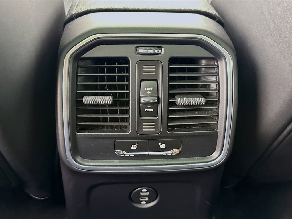 Certified 2025 Porsche Macan image 27