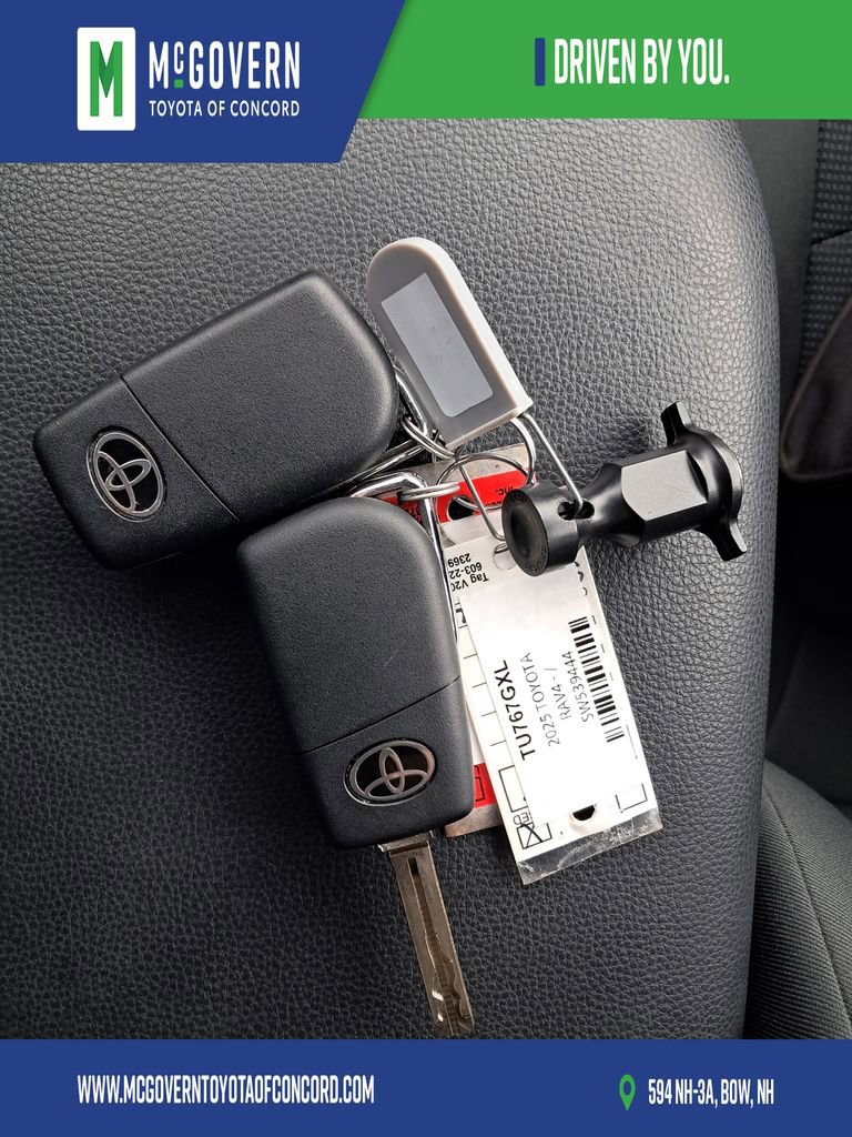 Used 2025 Toyota RAV4 LE image 37