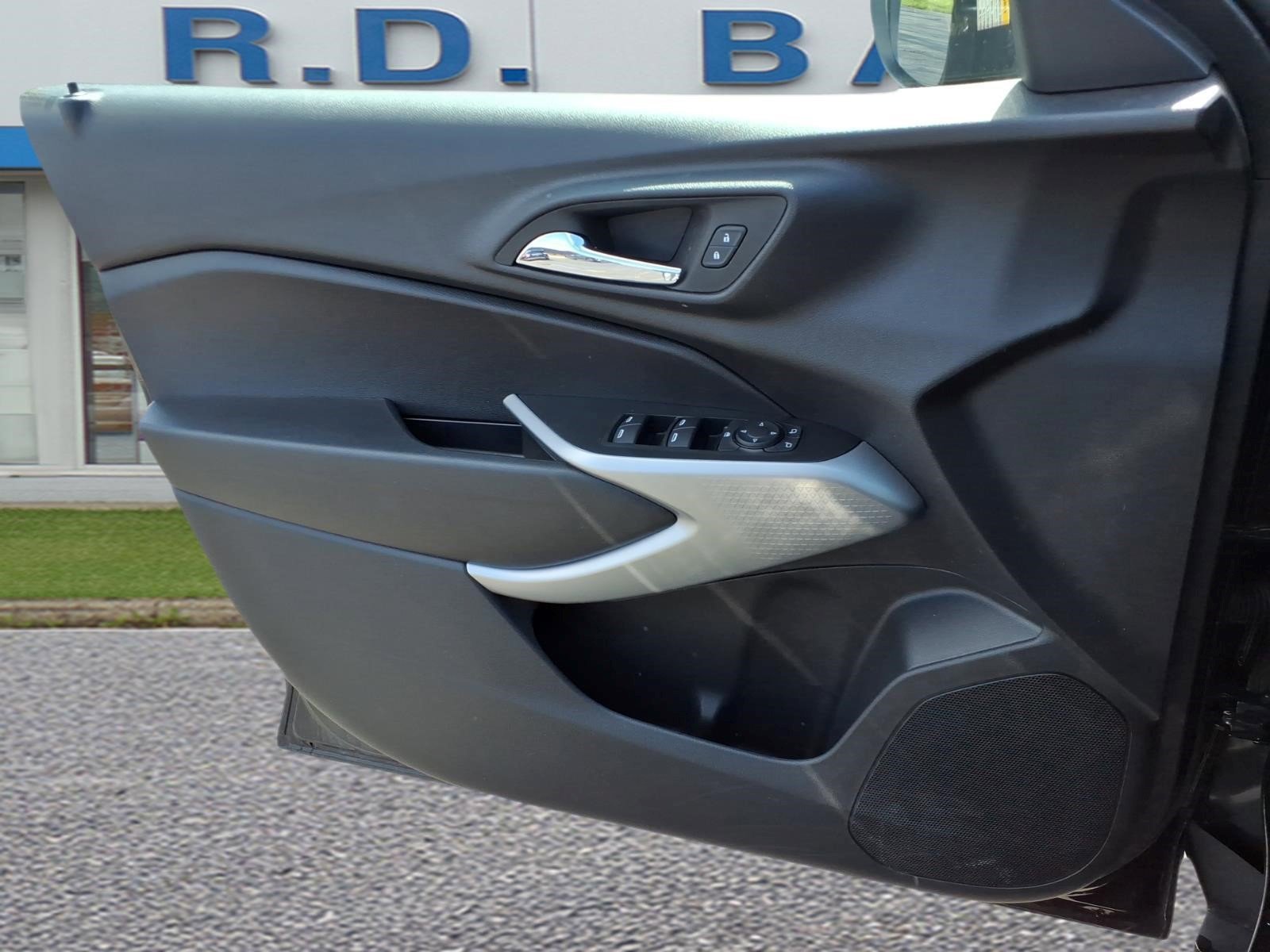 Used 2024 Chevrolet Trax LS w/ LS Convenience Package image 10