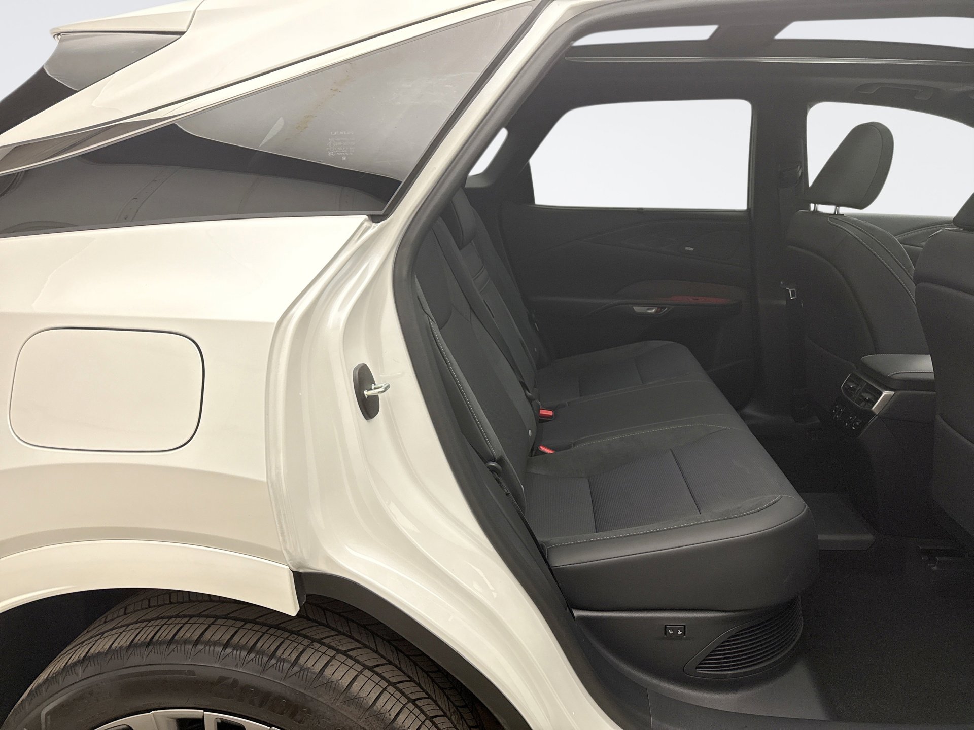 Used 2025 Lexus RX 450h AWD w/ Convenience Package image 21