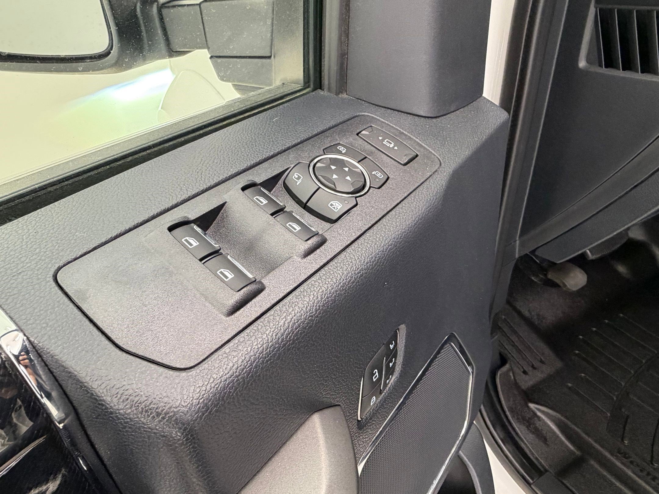 Certified 2022 Ford F450 Platinum w/ FX4 Off-Road Package image 13