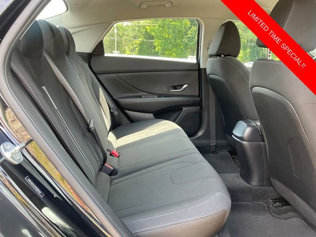 Used 2022 Hyundai Elantra SEL w/ Preferred Accessory Package image 13