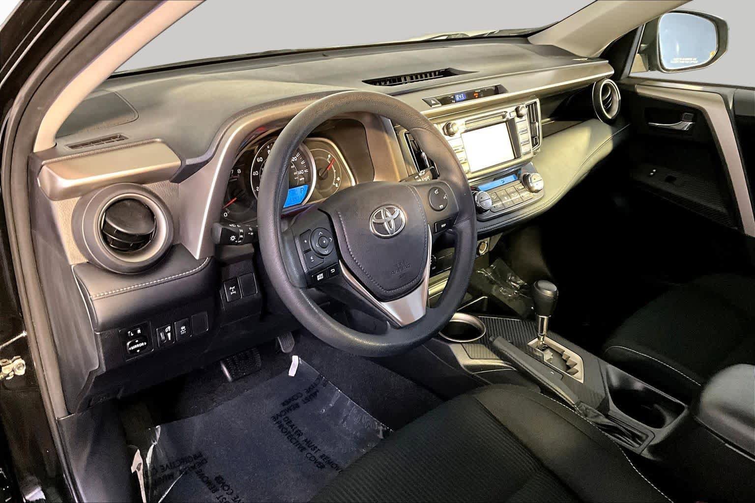 Used 2015 Toyota RAV4 XLE AWD/4WD image 17