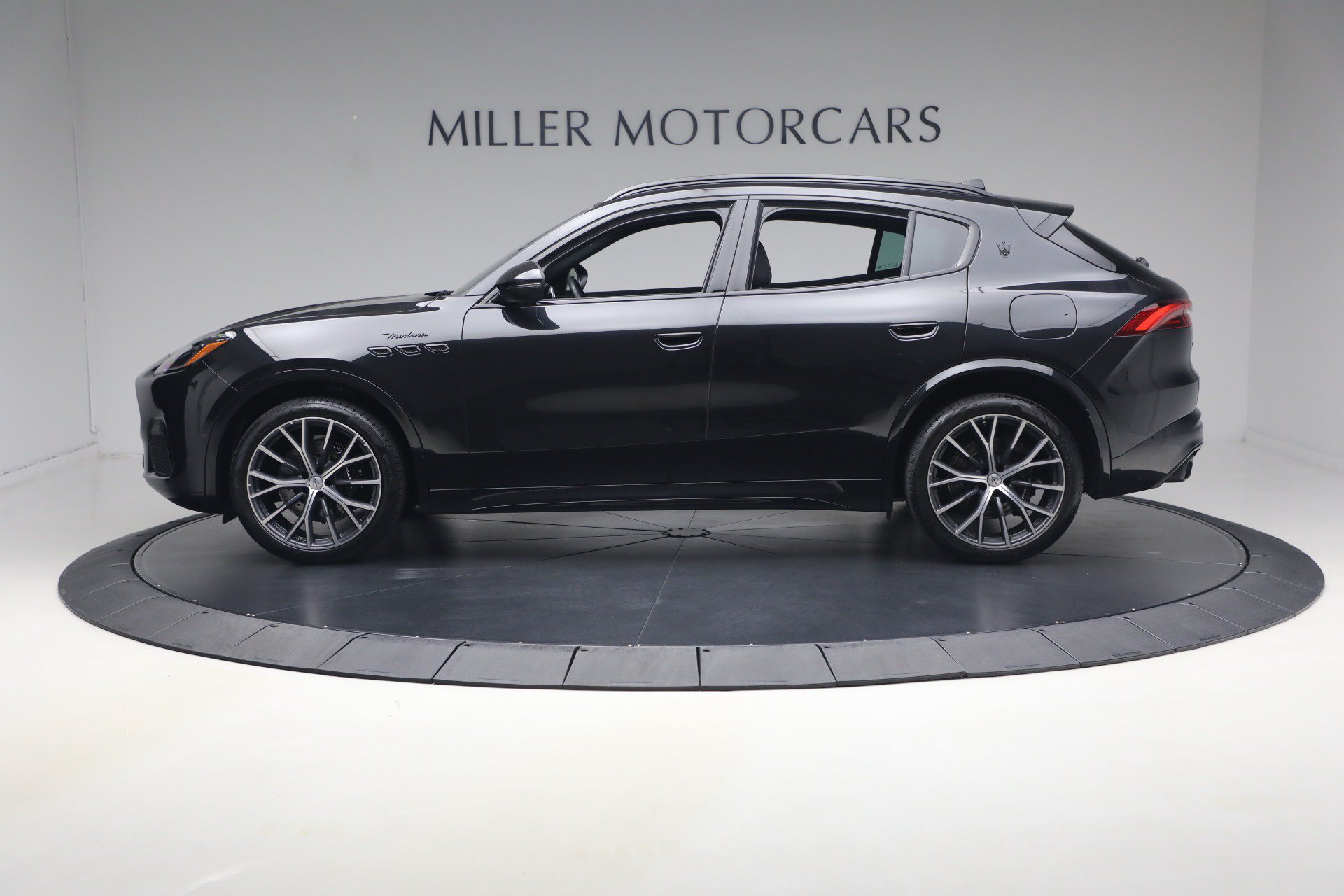Certified 2023 Maserati Grecale Modena AWD/4WD image 3