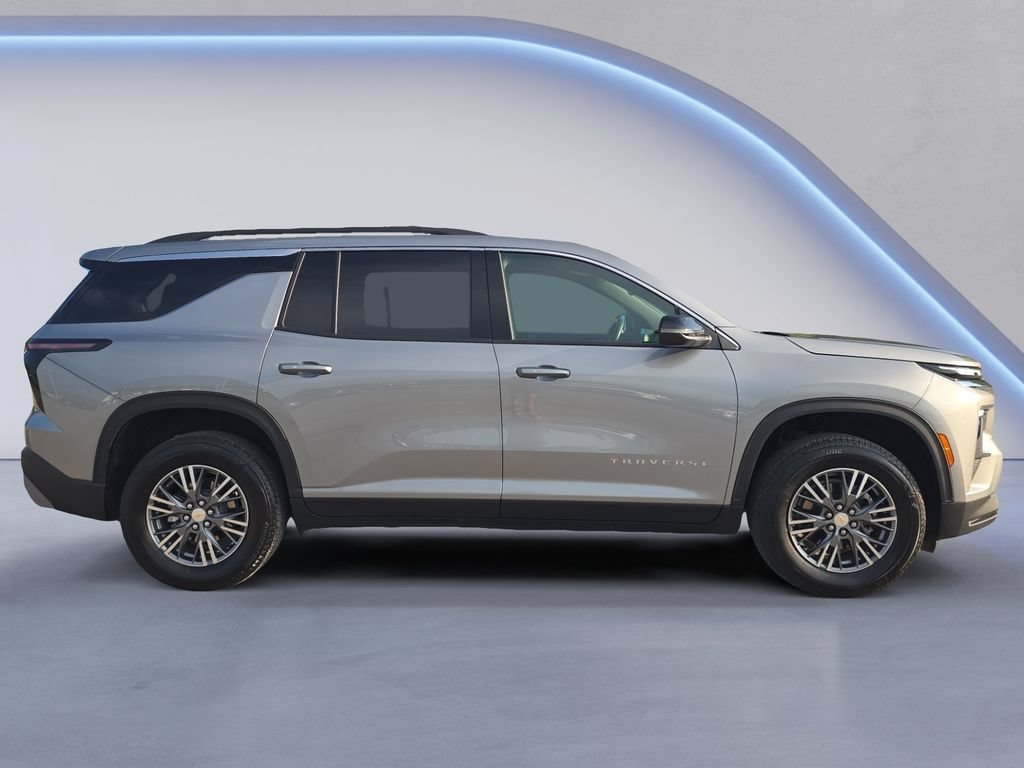Used 2026 Chevrolet Traverse LT FWD image 7