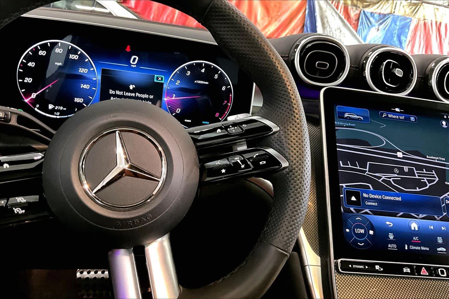 Used 2024 Mercedes-Benz GLC 300 4MATIC image 25