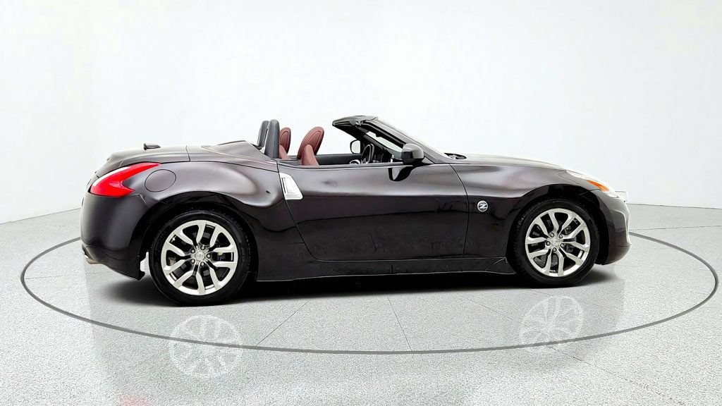 Used 2014 Nissan 370Z Touring w/ Navigation Package RWD image 4