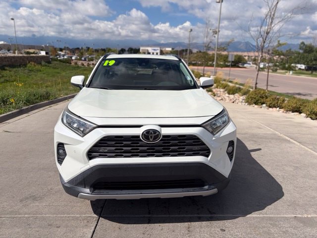 Used 2019 Toyota RAV4 Limited FWD image 2