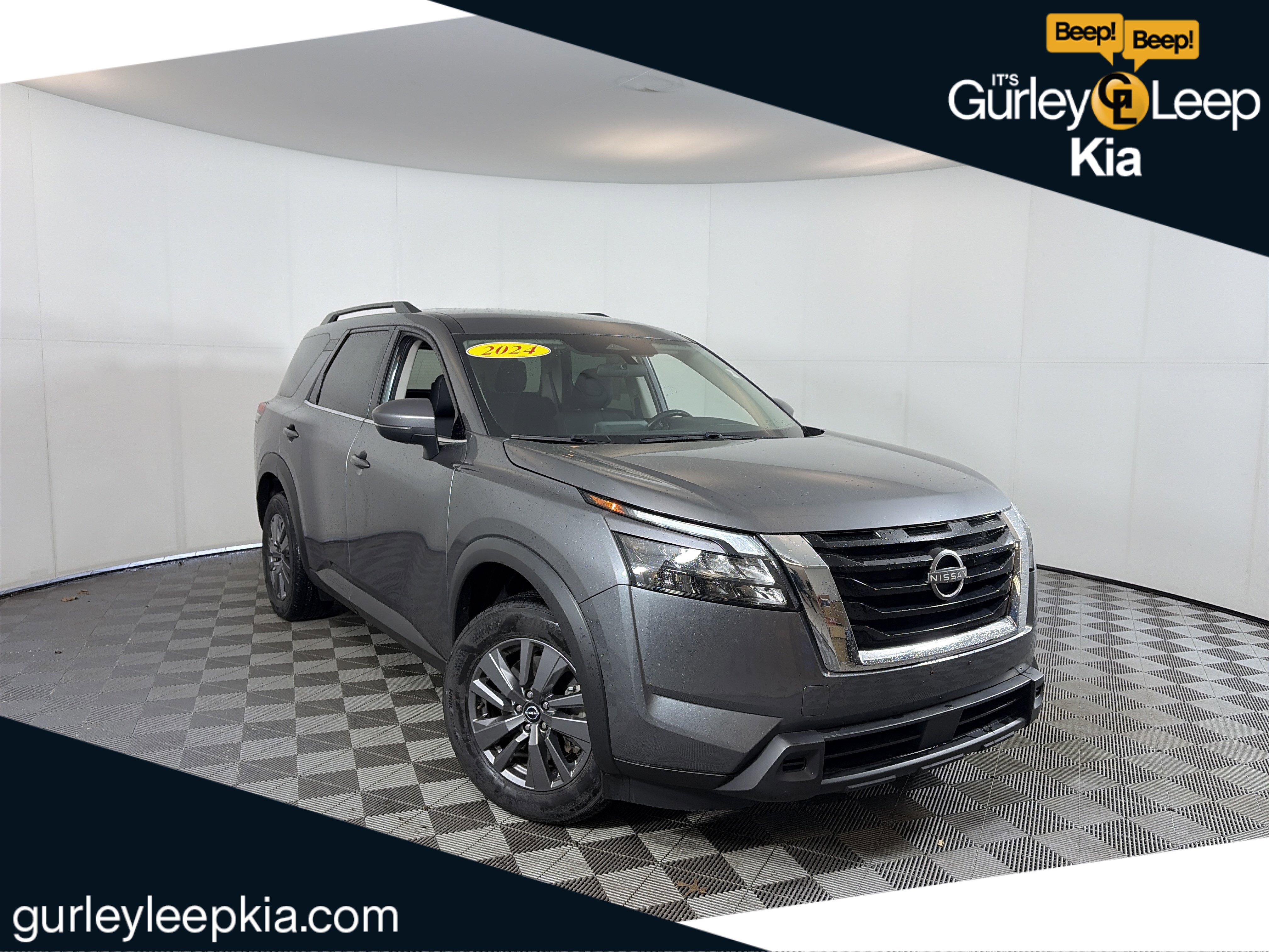 Used 2024 Nissan Pathfinder SV image 1