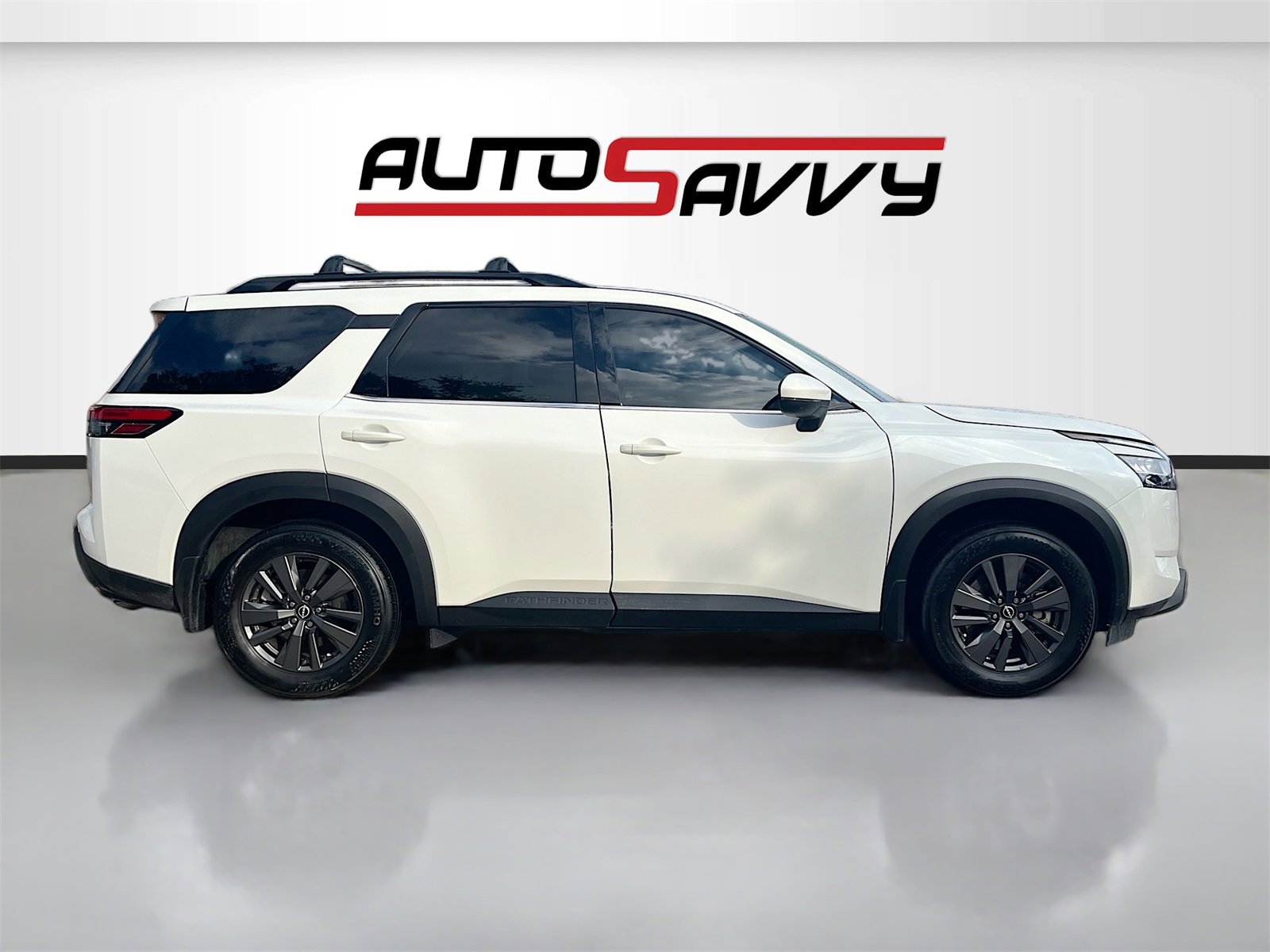 Used 2022 Nissan Pathfinder SV w/ SV Premium Package image 8