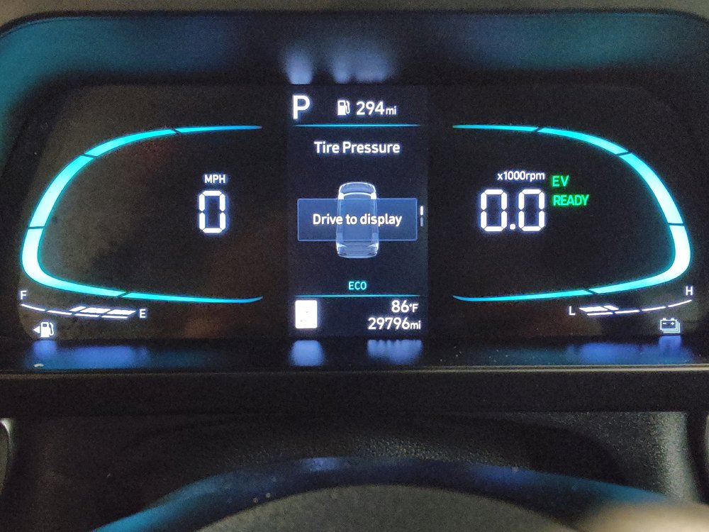Used 2025 Hyundai Elantra Hybrid FWD image 23
