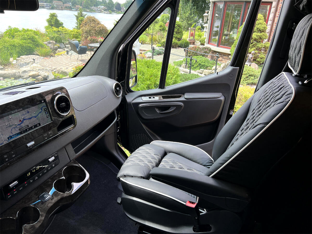 Used 2024 Mercedes-Benz Sprinter 3500 image 23