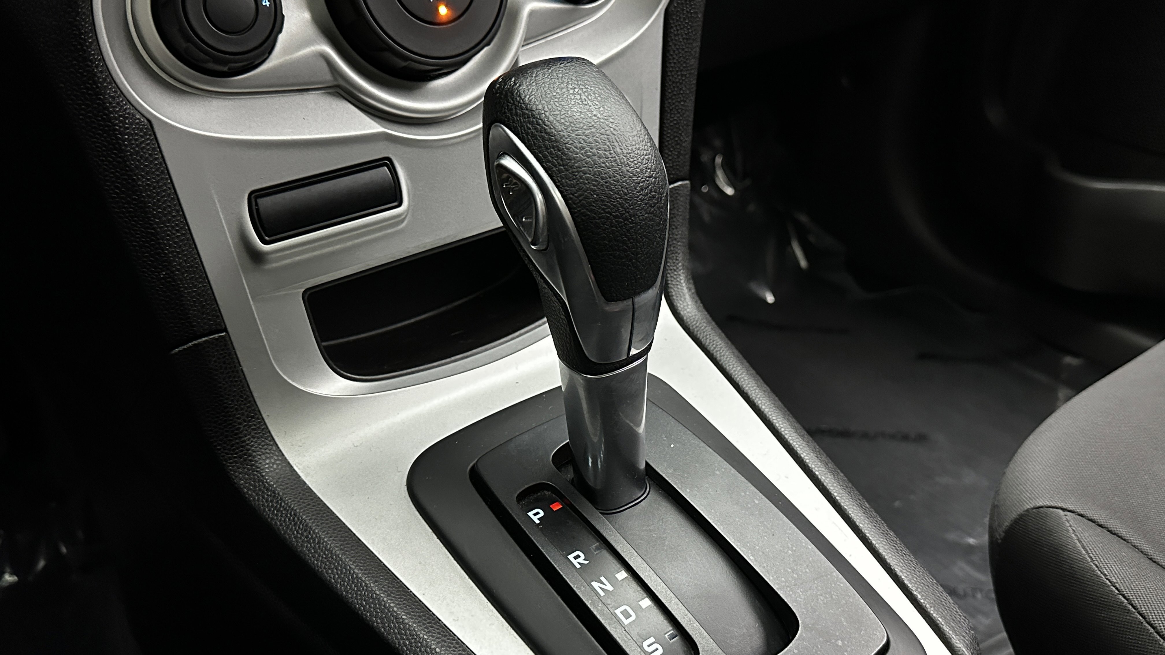 Used 2017 Ford Fiesta SE image 17