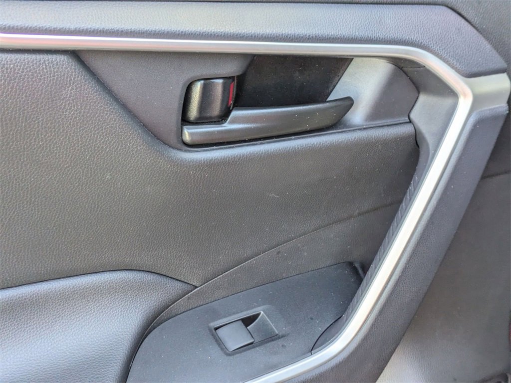 Used 2025 Toyota RAV4 LE image 27