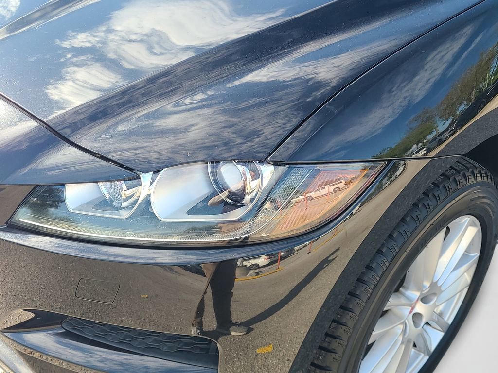 Used 2020 Jaguar F-PACE Prestige image 9