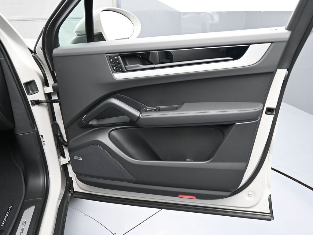 New 2026 Porsche Cayenne S image 30